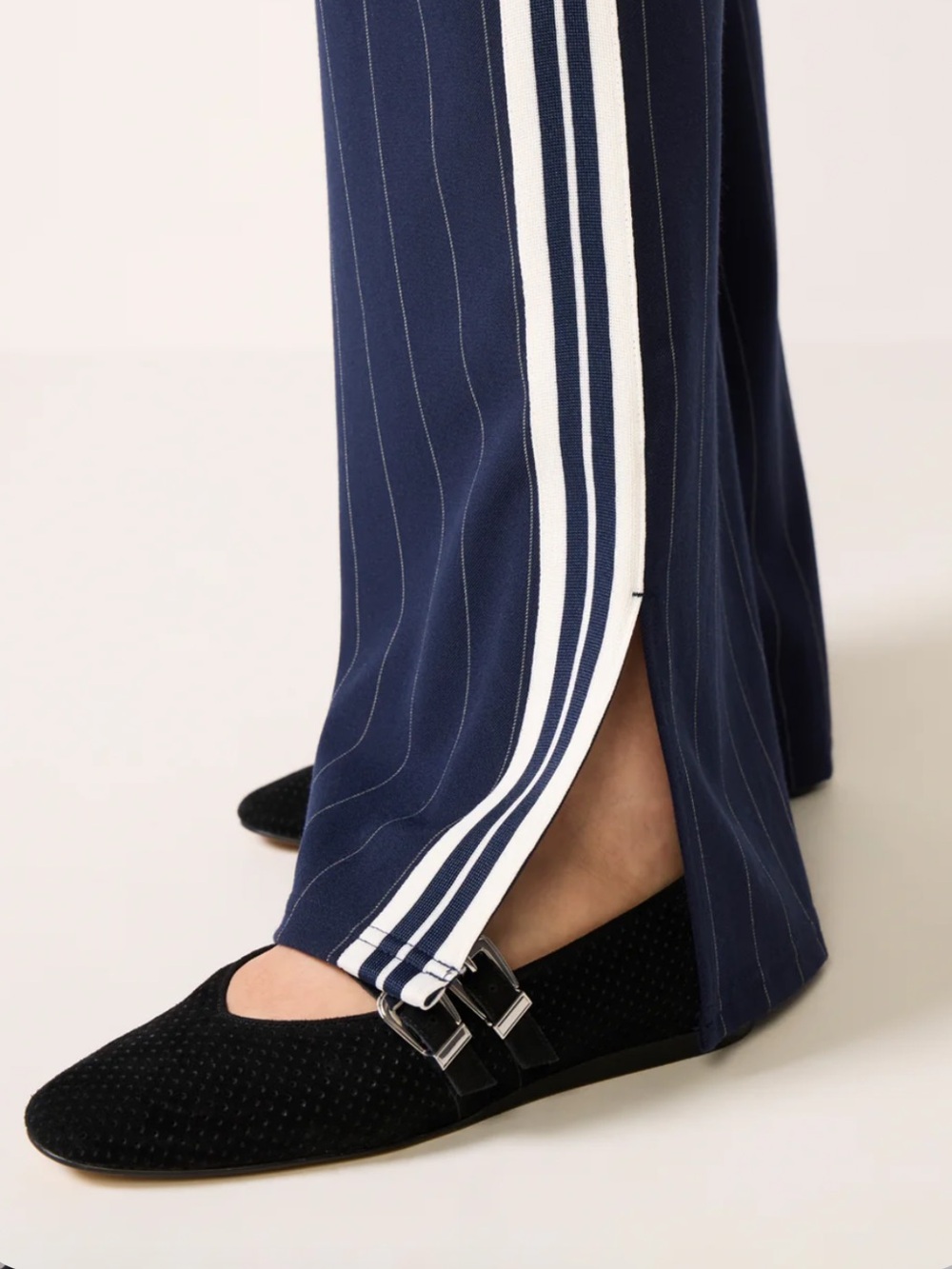 EVEREVE Tala Track Pant in Navy Blue Pinstripes - Picture 4 of 10